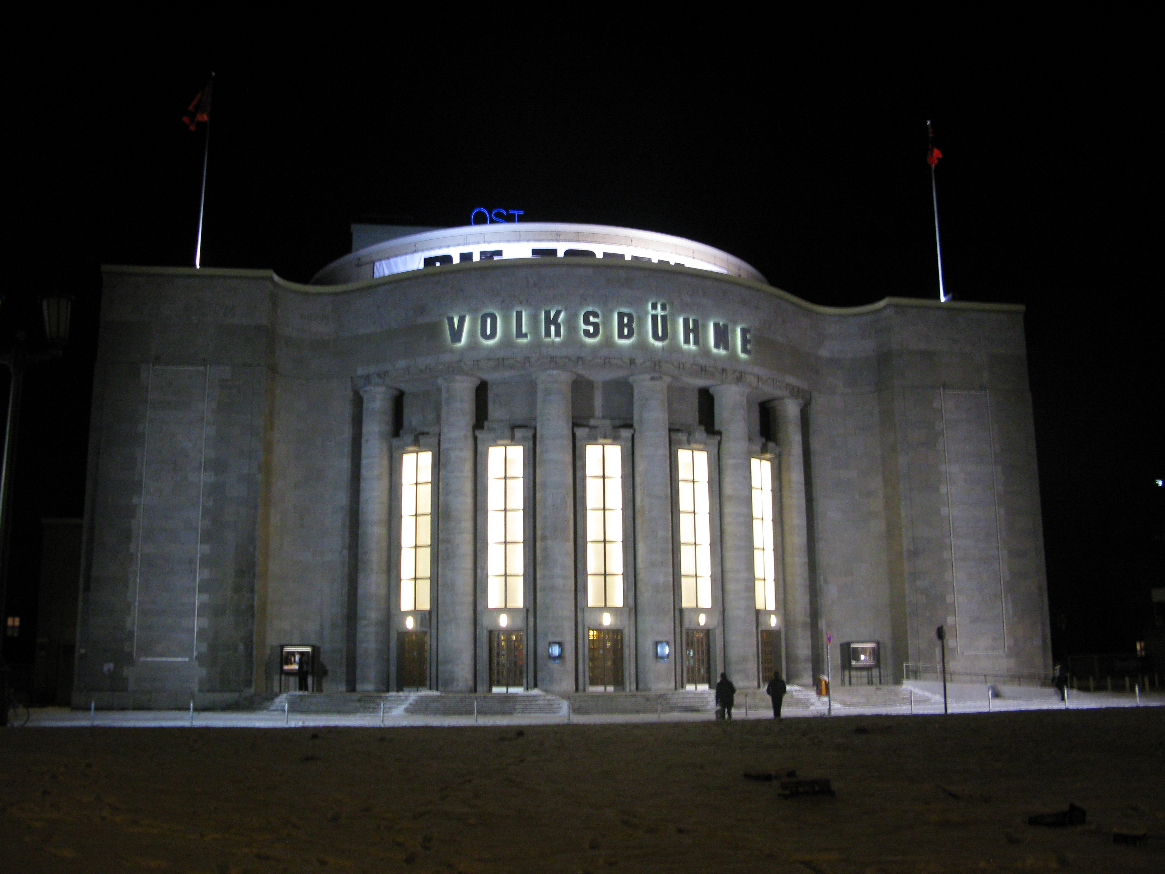 Volksbühne_Berlin_Winter.JPG
